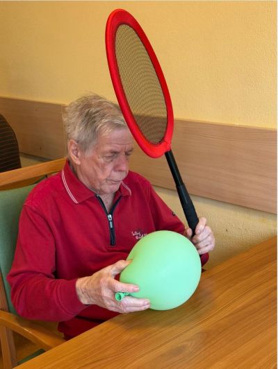 Die Bewohner übten Tennis – Bild 3